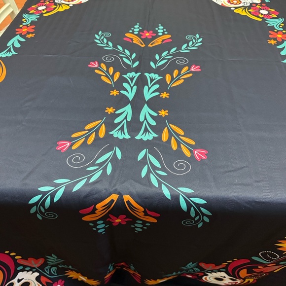 Dia De Los Muertos, Floral Skeleton table cloth - Picture 2 of 7